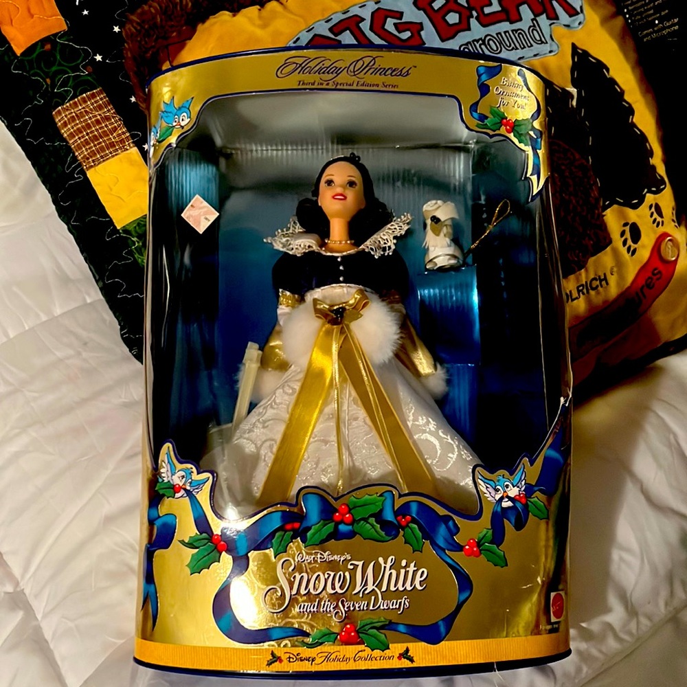 Walt Disney Snow White Holiday Collection Doll